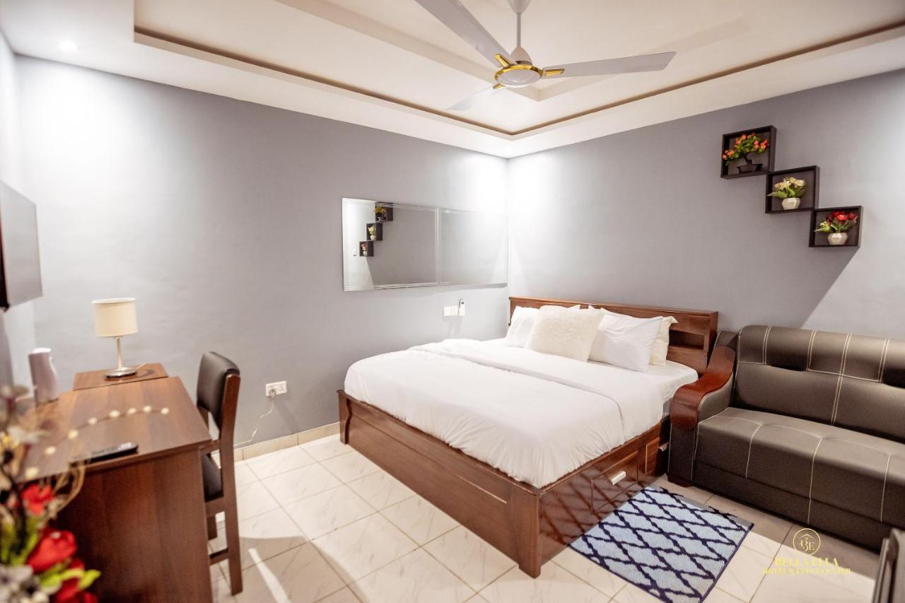 Bella Ella Hotel & Event Center Kasoa Экстерьер фото