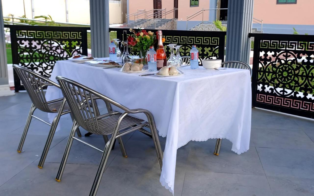 Bella Ella Hotel & Event Center Kasoa Экстерьер фото