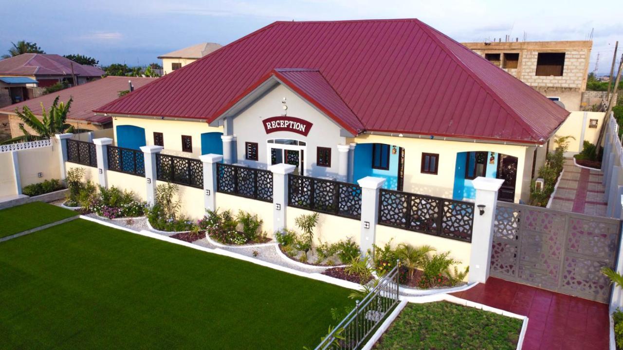 Bella Ella Hotel & Event Center Kasoa Экстерьер фото