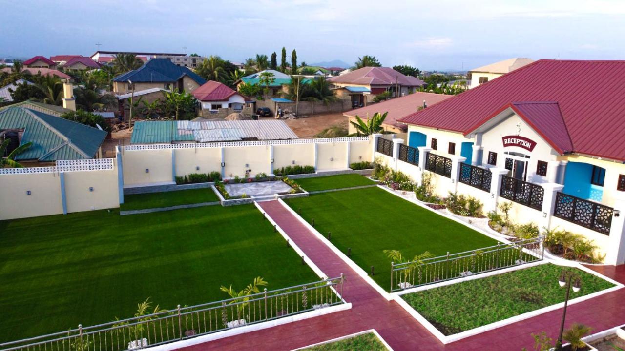 Bella Ella Hotel & Event Center Kasoa Экстерьер фото