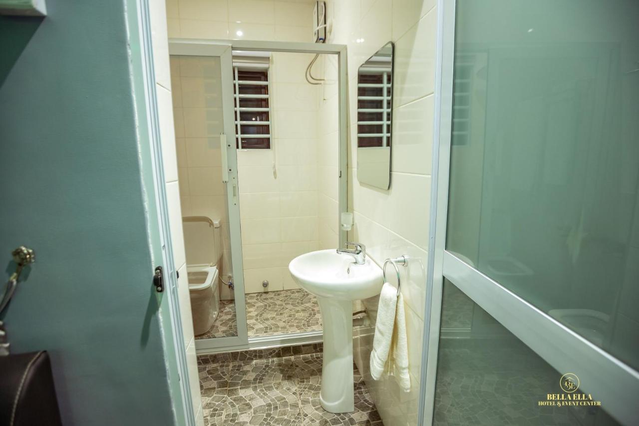 Bella Ella Hotel & Event Center Kasoa Экстерьер фото