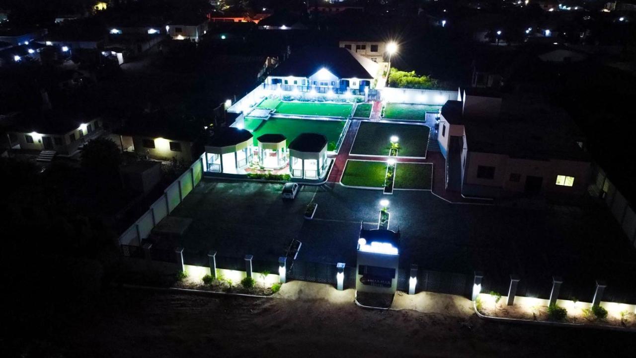 Bella Ella Hotel & Event Center Kasoa Экстерьер фото