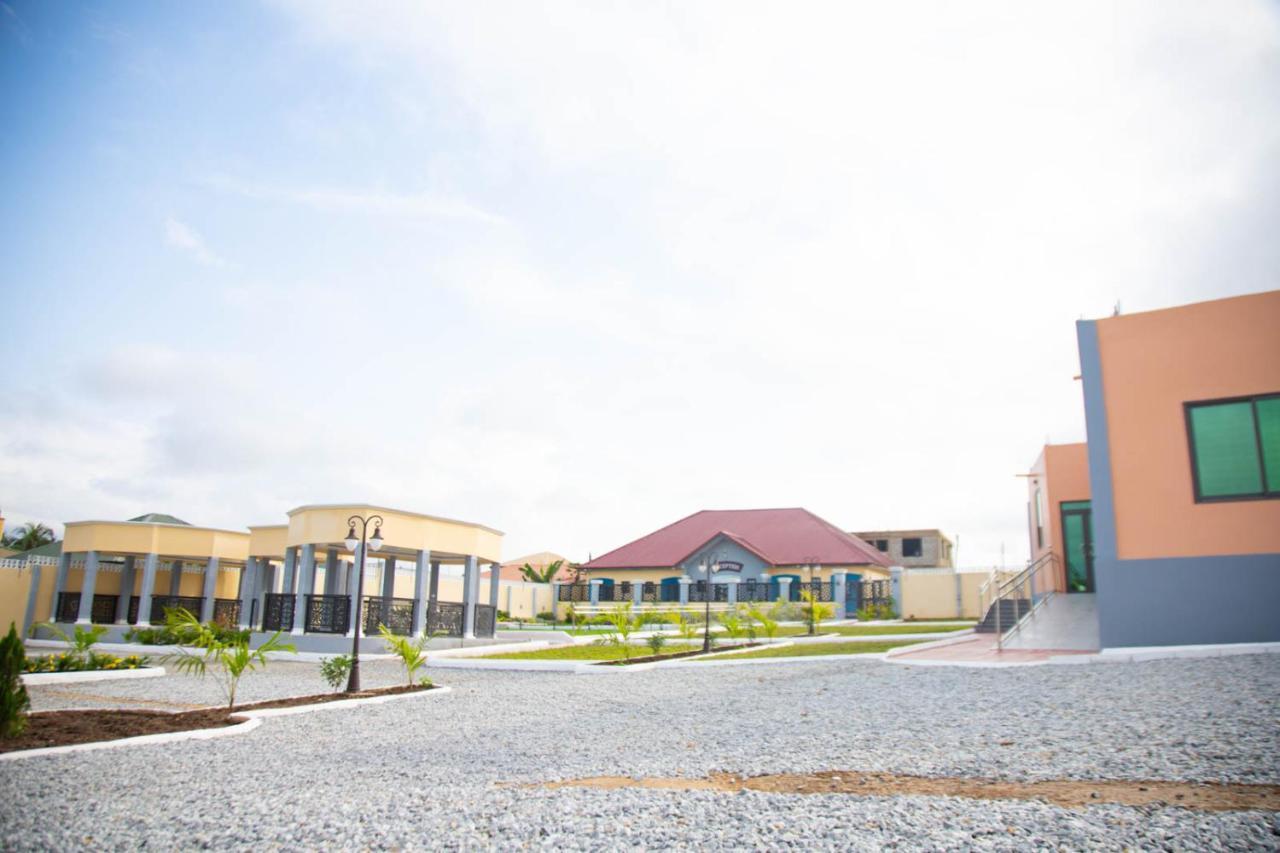 Bella Ella Hotel & Event Center Kasoa Экстерьер фото