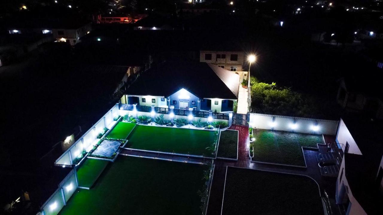 Bella Ella Hotel & Event Center Kasoa Экстерьер фото