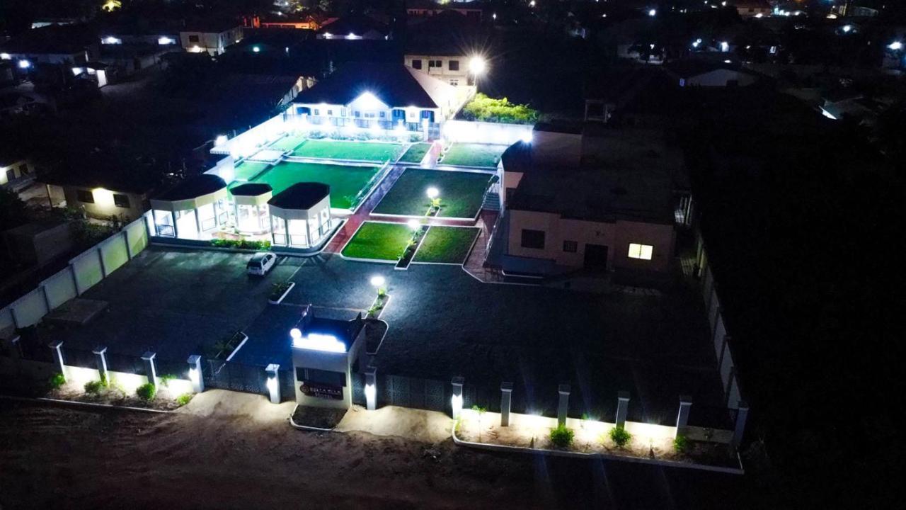Bella Ella Hotel & Event Center Kasoa Экстерьер фото